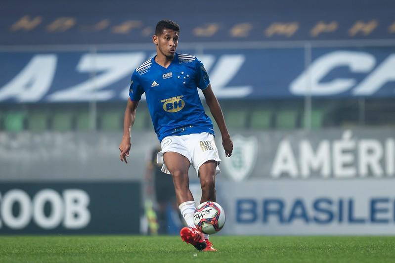 巴媒：武汉三镇与阿德里亚诺签约2年，转会费100万欧